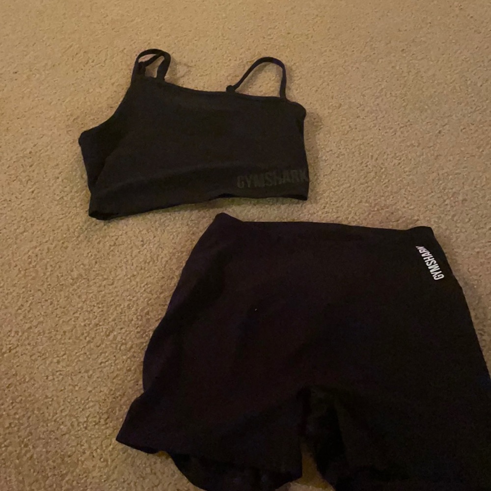 Women’s size small gymshark set